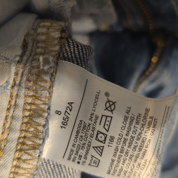 Old Navy Wide Leg Jeans - Picture 7 of 17